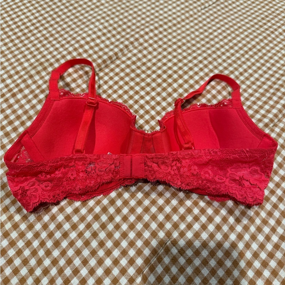 Victoria’s Secret Red Lace Bra with Underwire and Gold Bow - Picture 3 of 4